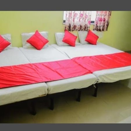 Sai Gaurav Palace Hotell Shirdi Exteriör bild