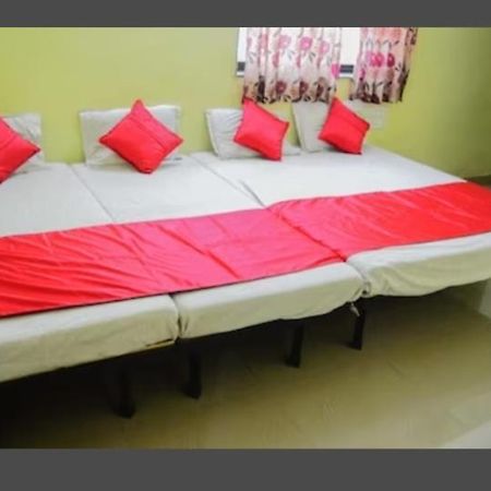 Sai Gaurav Palace Hotell Shirdi Exteriör bild