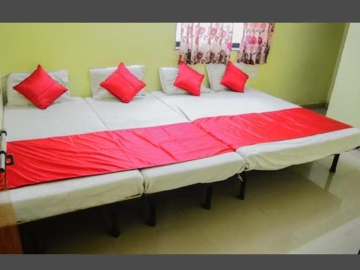 Sai Gaurav Palace Hotell Shirdi Exteriör bild