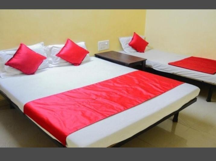 Sai Gaurav Palace Hotell Shirdi Exteriör bild